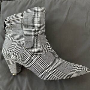 ⭐️NEW⭐️ Levi Block Heel Pointed Toe Ankle Boots - Size 8.5  - by GC Shoes